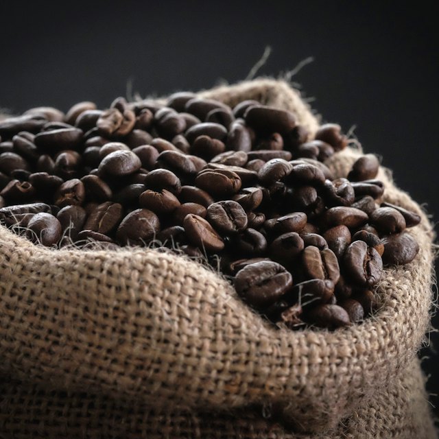 Kaffeebohnen im Jutesack